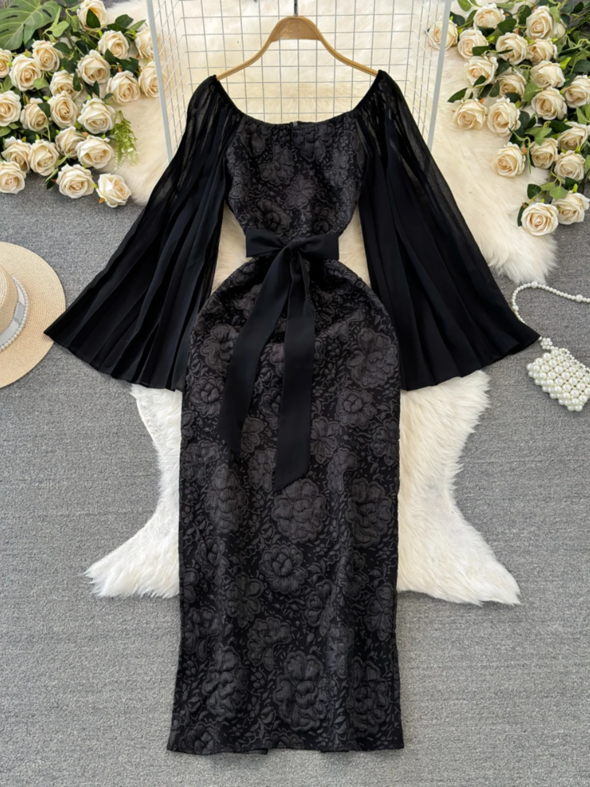 Vestido E de Manga Longa com Gola Quadrada, Saia em Camadas com Bordado Floral e Cinto Modelador para Jovens Mulheres