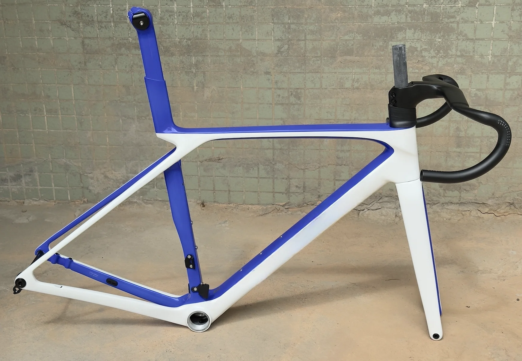 

Carbon Fiber Frame Road Racing SL GEN8 Bicycle Frame with Handlebars Disc Brakes Compatible with Di2 and Mechanical 12 Speed ​​