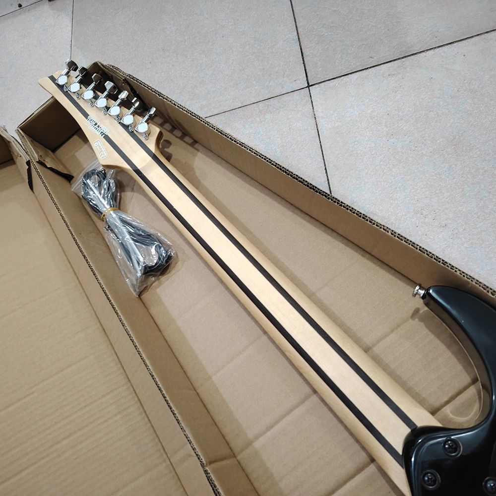 In stock Ib anez Universe 7 strings, five pieces Maple Neck, harp body shells, need more pictures Contact seller, in stock,