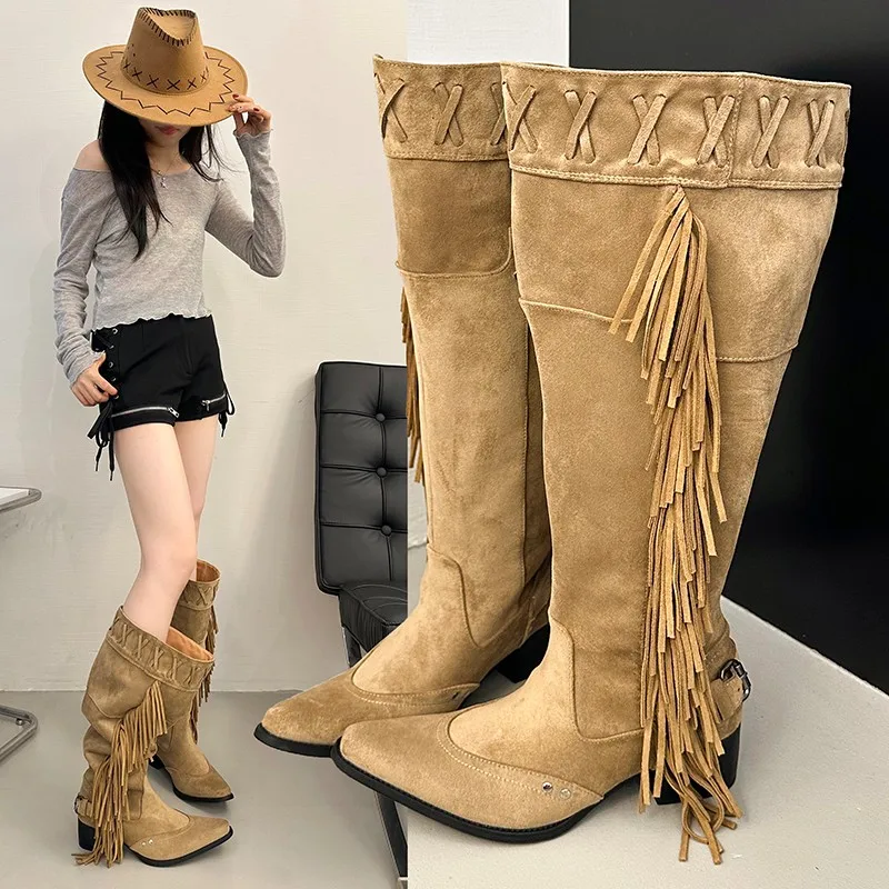 

Женские высокие сапоги с острым носком и бахромой, новинка 2026 года, универсальные замшевые сапоги на массивном каблуке, с эффектом стройности, с драпировкой, свободного кроя