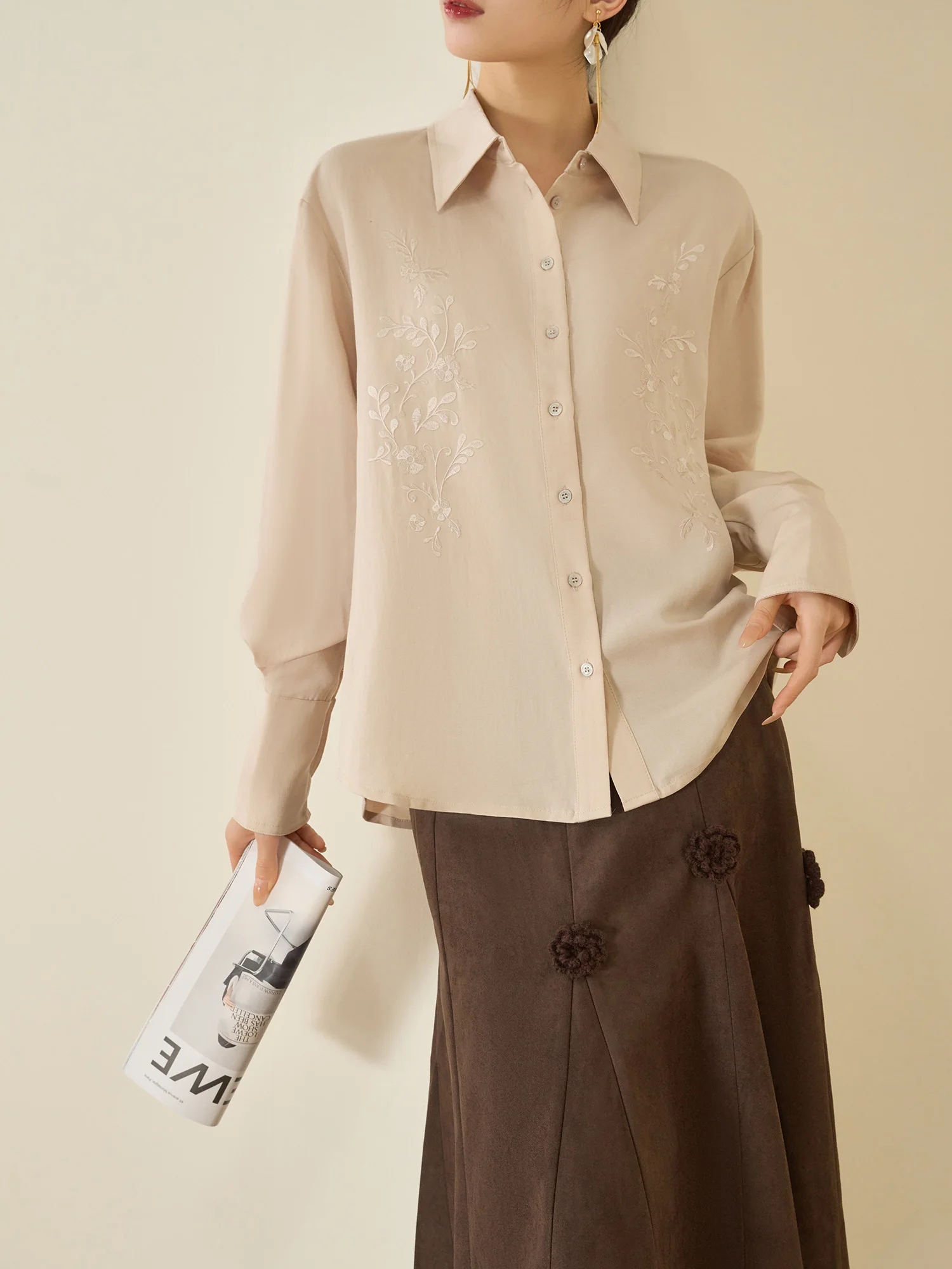 

Весна 2026: Новая женская блузка с вышивкой и декоративной завязкой на спине, абрикосового цвета, для повседневной носки, свободного кроя, с длинным рукавом