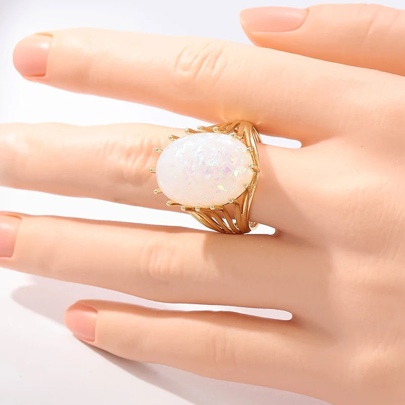 Vintage-Ring für Damen mit Eingelegtem Faux-Opal, Trendiger Goldfarbener Geometrischer Hohler Ring für Alltag und Partys, Jubiläumsgeschenk – Detail 4