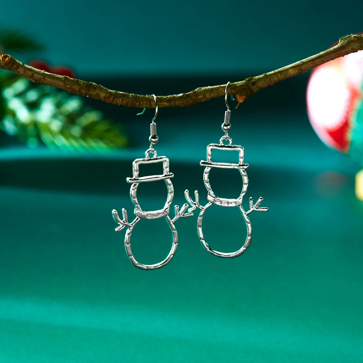 أنيقة عيد الميلاد عطلة الأقراط فضية اللون الجوف المعادن ارتداء قبعة ثلج قطرة الحد الأدنى عيد الميلاد مجوهرات هدية للرجال النساء