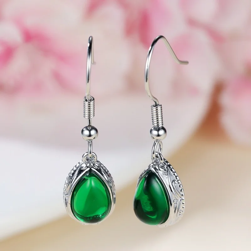 Elegant Retro Emerald Pendant Earrings for Women with Bright Green Zirconia Jewelry Gift Accessory for Party