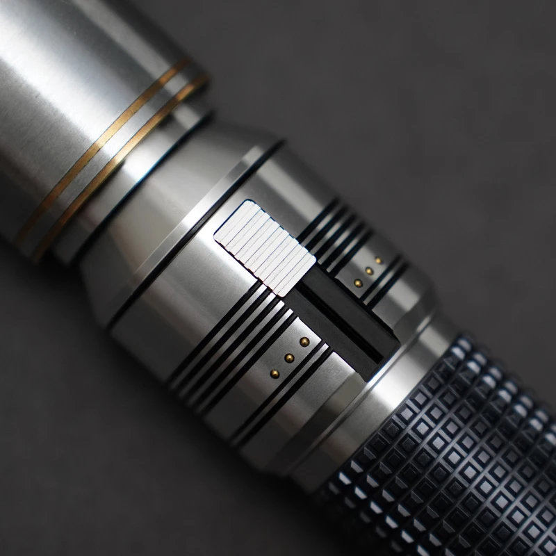 تمديد لعبة 89Sabers Carl A LightSaber: شريحة V3.9 مفتوحة المصدر، مع 19 مؤثرًا بصريًا وصوتيًا، مواد معدنية، دعامة 1:1.