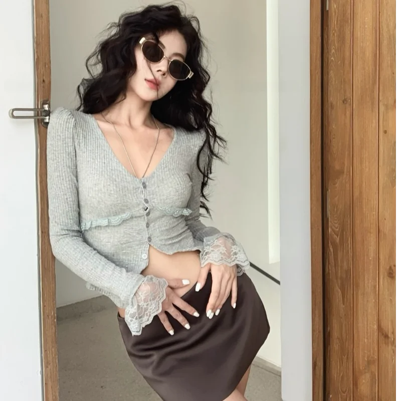Pure Desire Lace Splice V-neck Long Sleeve T-shirt Women's Fashion Slimming Versatile Spicy Girl Top Spring 2026 New Arrival