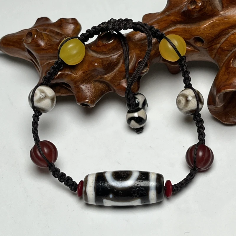 

Natural Tibetan high-oil pulp Tiandi God of Wealth two-eye dzi bead bracelet couple men's and women's transshipment bracelet