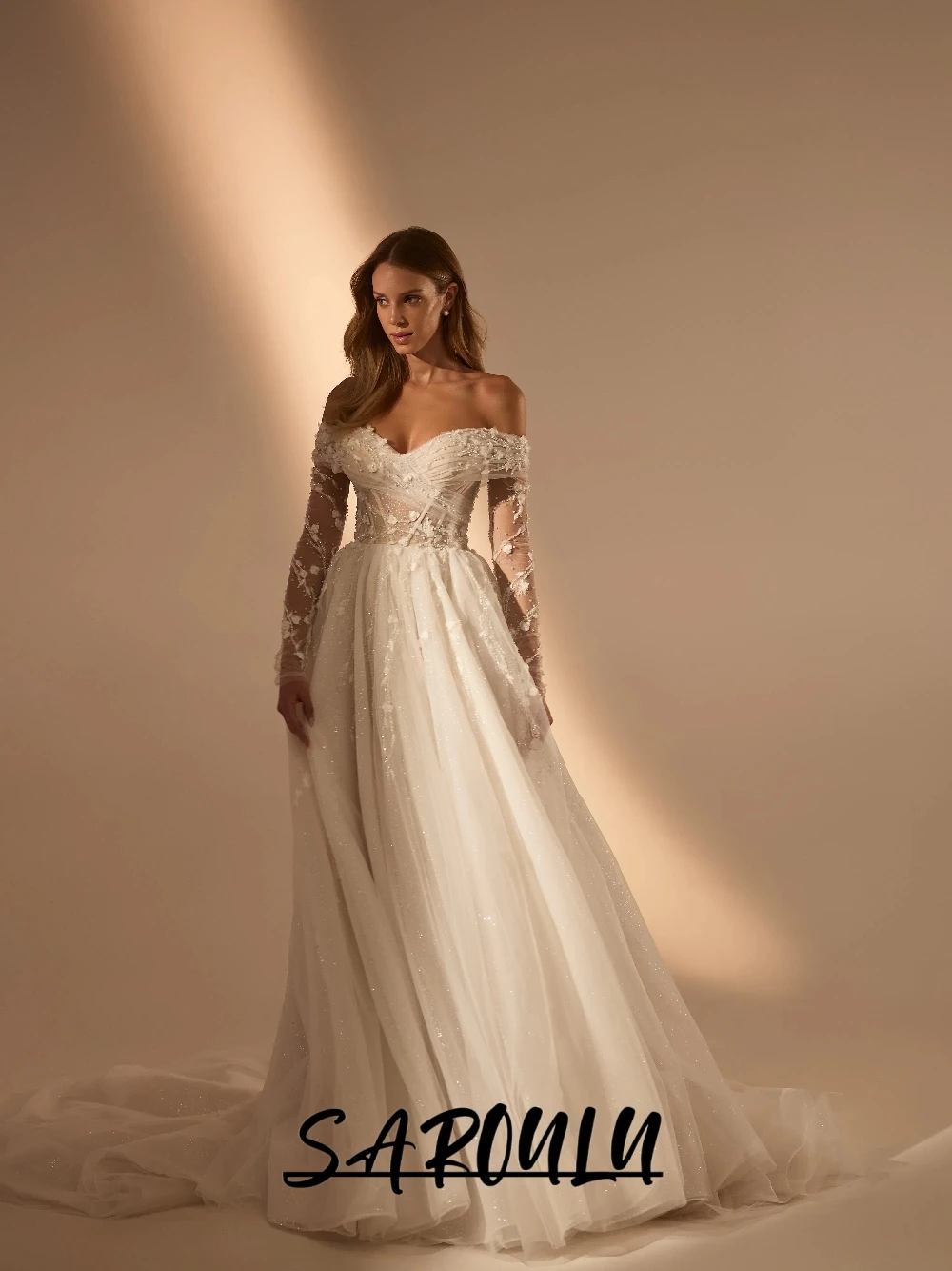 Abbagliante abito da sposa trasparente a linea A Fiori eleganti Scollo a V sexy Abito da sposa personalizzato Corsetto Cerniera posteriore Abbigliamento da sposa da sogno