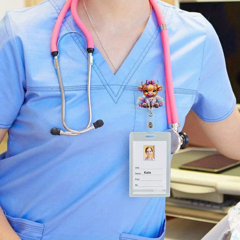 귀여운 하이랜드 소 배지 홀더 - 간호사, 교사, 사무직을 위한 2D 아크릴 ID 클립.