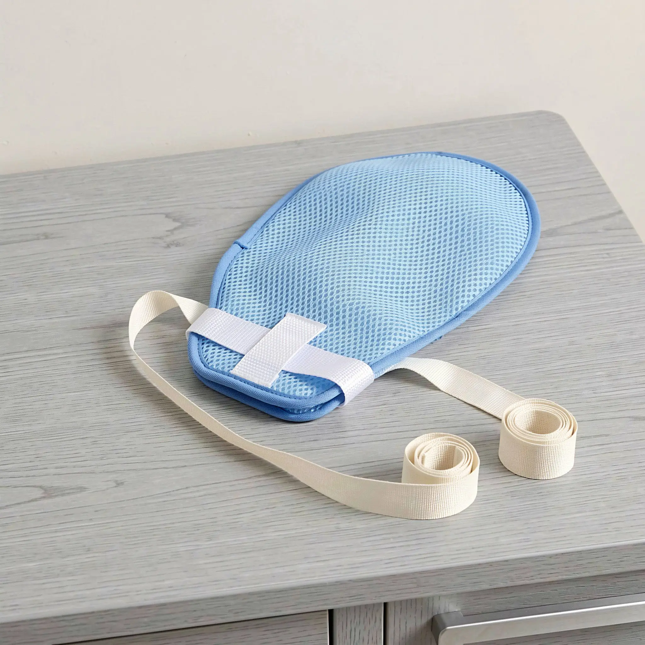 Breathable Double Mesh Patient Hand Control Glove with Elastic Straps for Dementia Elderly Bedridden Anti-Extubation Safety Mitt