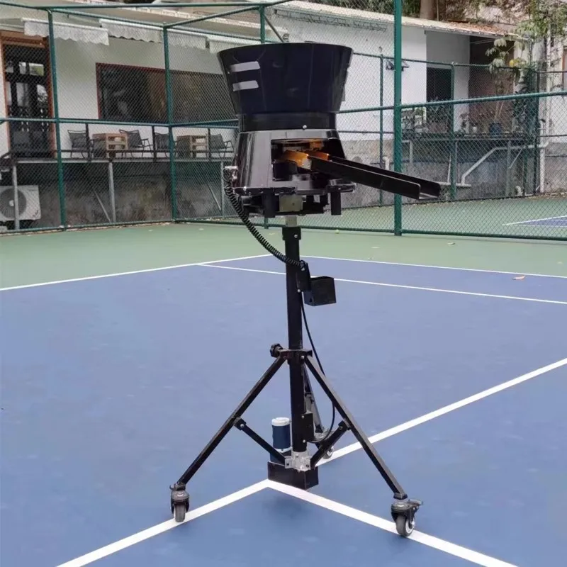 Nuova macchina per servire il tennis Pratica della palla da lancio a mano Versione domestica mini macchina per servire automatica da tennis Dispositivo per sparring da allenamento