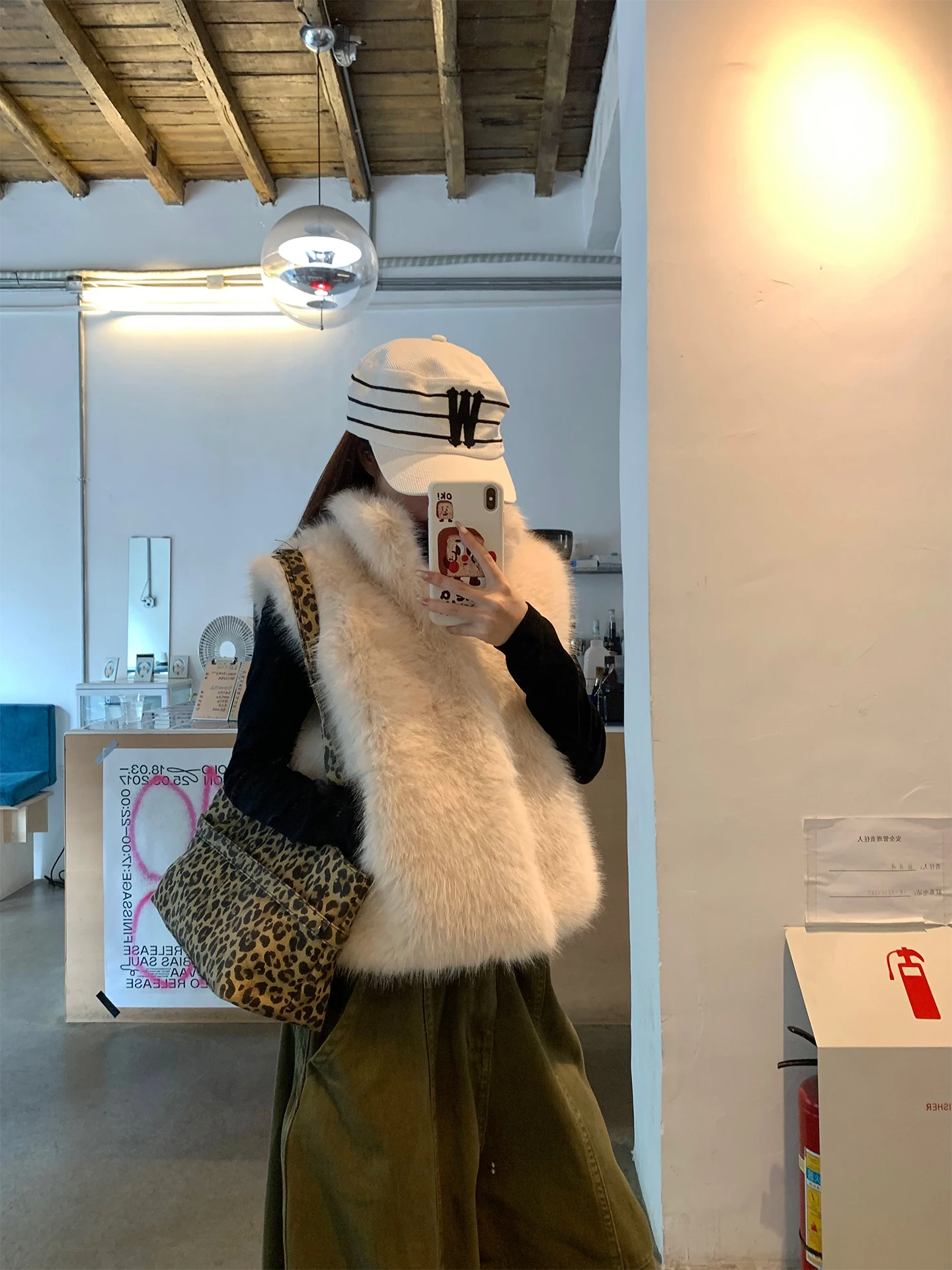 

Экологичный меховой жилет-топ для женщин, утепленный хлопком, зимний, новый, повседневный, с воротником-стойкой, на пуговицах, из полиэстера...