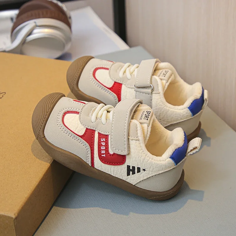 2025 أحذية مشي بتصميم عصري للأطفال أحذية رياضية مضادة للانزلاق أحذية كاجوال للأولاد والبنات أحذية رياضية للفصول الأربعة #4