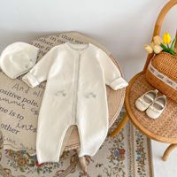New baby clothes in autumn, 0-3 years old baby girl, warm and long-sleeved climbing jumpsuit