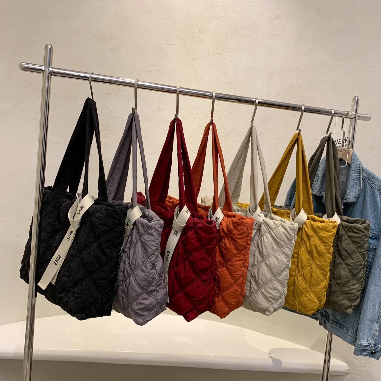 Sac fourre-tout en nylon matelassé pour femme, poignée rembourrée, grands sacs à main de luxe, cartables souples pour femme, sacs latéraux initiés