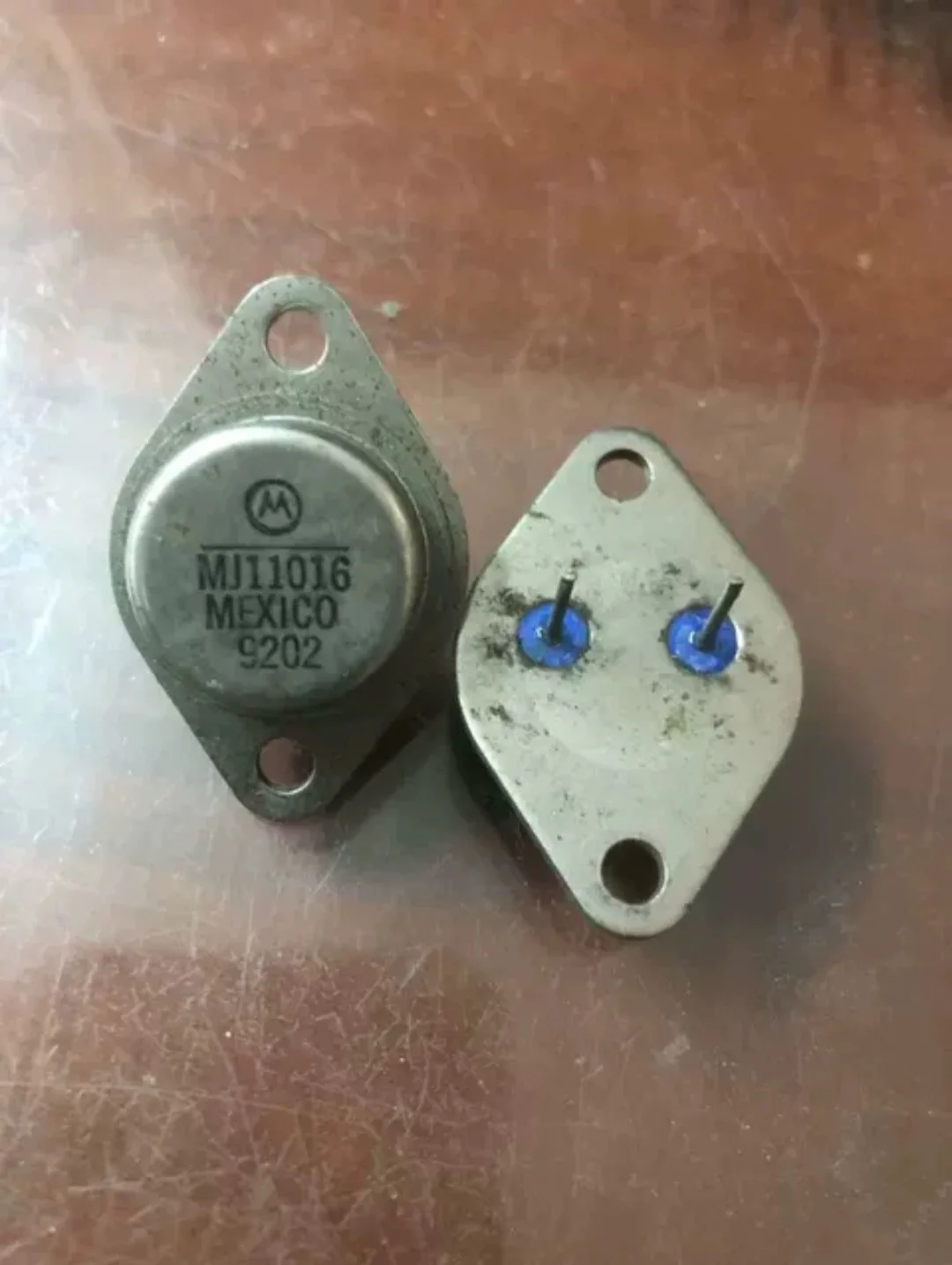 تتوفر أزواج الأنابيب MJ11016 وMJ11015 متوفرة في المخزون للشراء المباشر إذا لزم الأمر #1