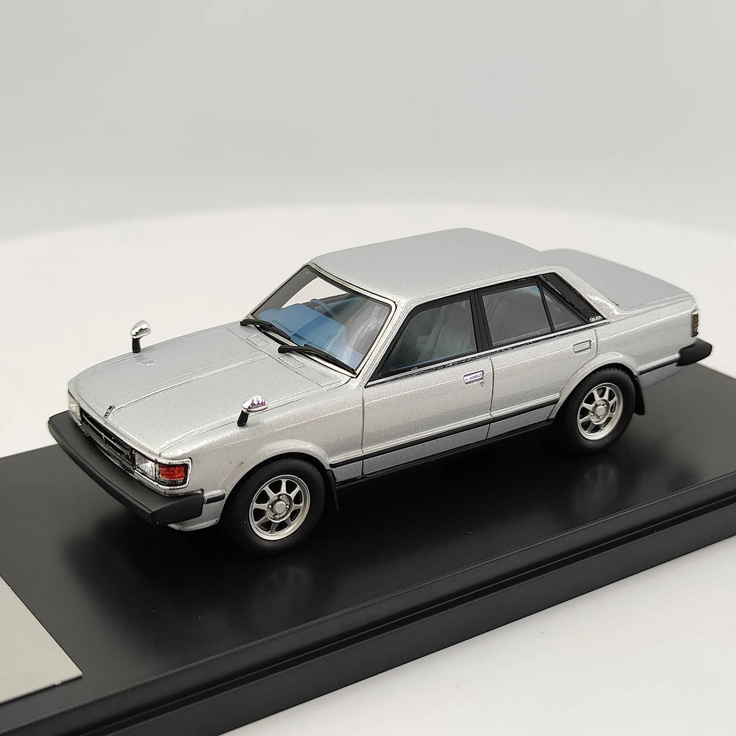 مرحبا قصة 1:43 مقياس تويوتا كامري سيليكا 2000 GT 1980 الراتنج نموذج سيارة تحصيل لعبة هدية تذكارية عرض حلية #2