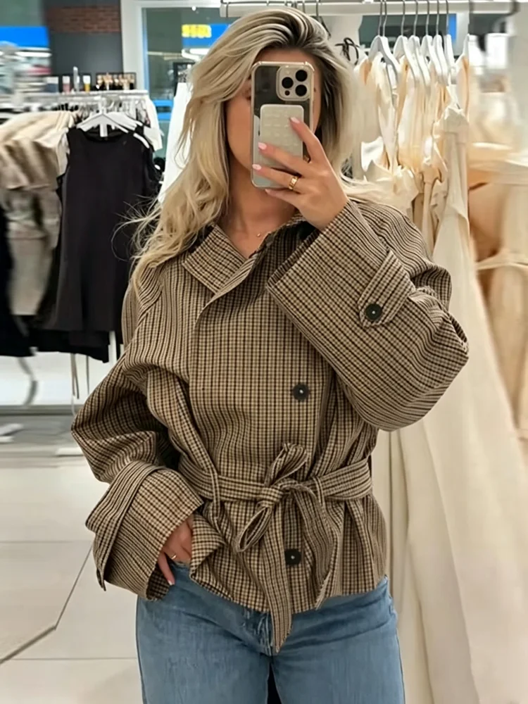Vintage Plaid Cropped Trench Jacket Women Casual Lapel Collar Double Breasted Loose Jacket Office Lady Elegant Short Overcoat