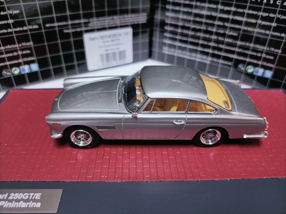 Matrix 1:43 250GT/E 2+2 Pininfarina 1960 Vintage Car Simulation Limited Edition Resin Metal Static Car Model Toy Gift