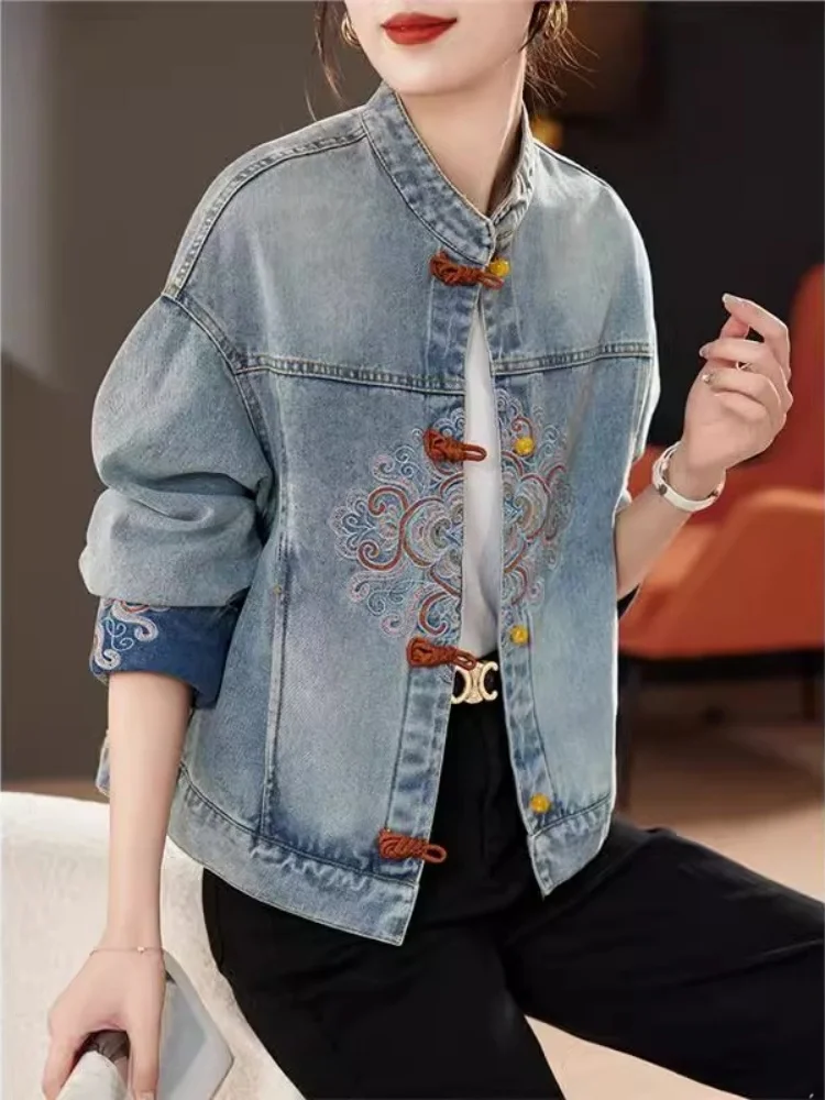 Nouveau chinois Sle brodé boutonné Denim Jaet femmes petite taille printemps 2025 Design sens couche de finition Jaet