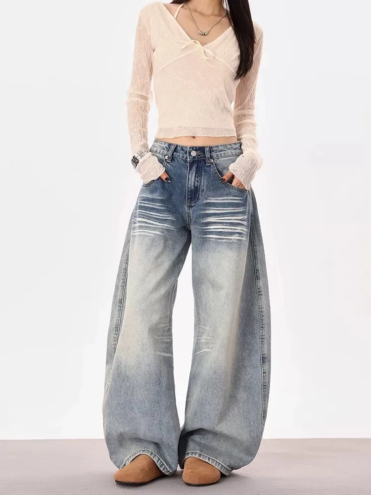 

Светло-голубые джинсы с вышивкой для женщин, осенние, винтажные, с эффектом потертости, широкие брюки с изогнутым низом, в стиле Y2K, американский ретро-стиль, уличный стиль