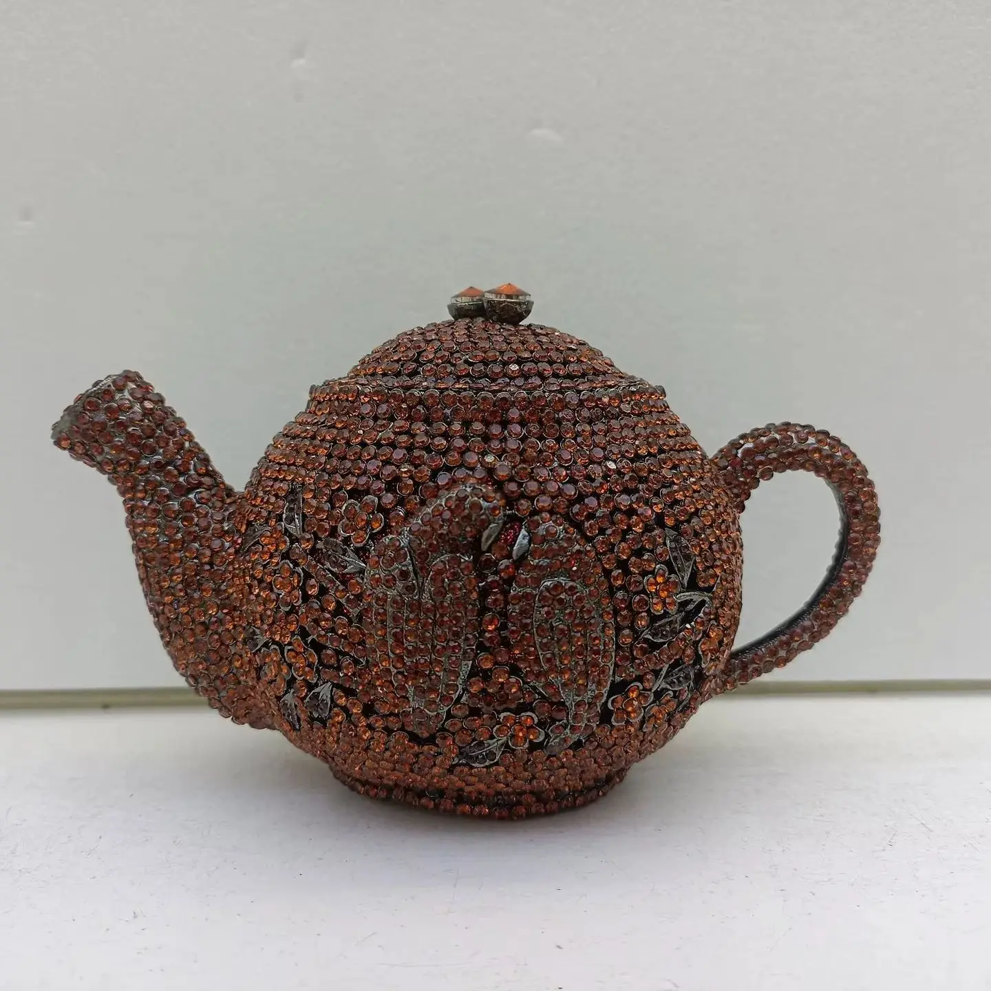 

XIYUAN Rattan Teapot Shaped Diamonds Evening Bag Woman Gorgeous Unique Crystal Metal Clutch Purses Bridal Handbag Wedding Party