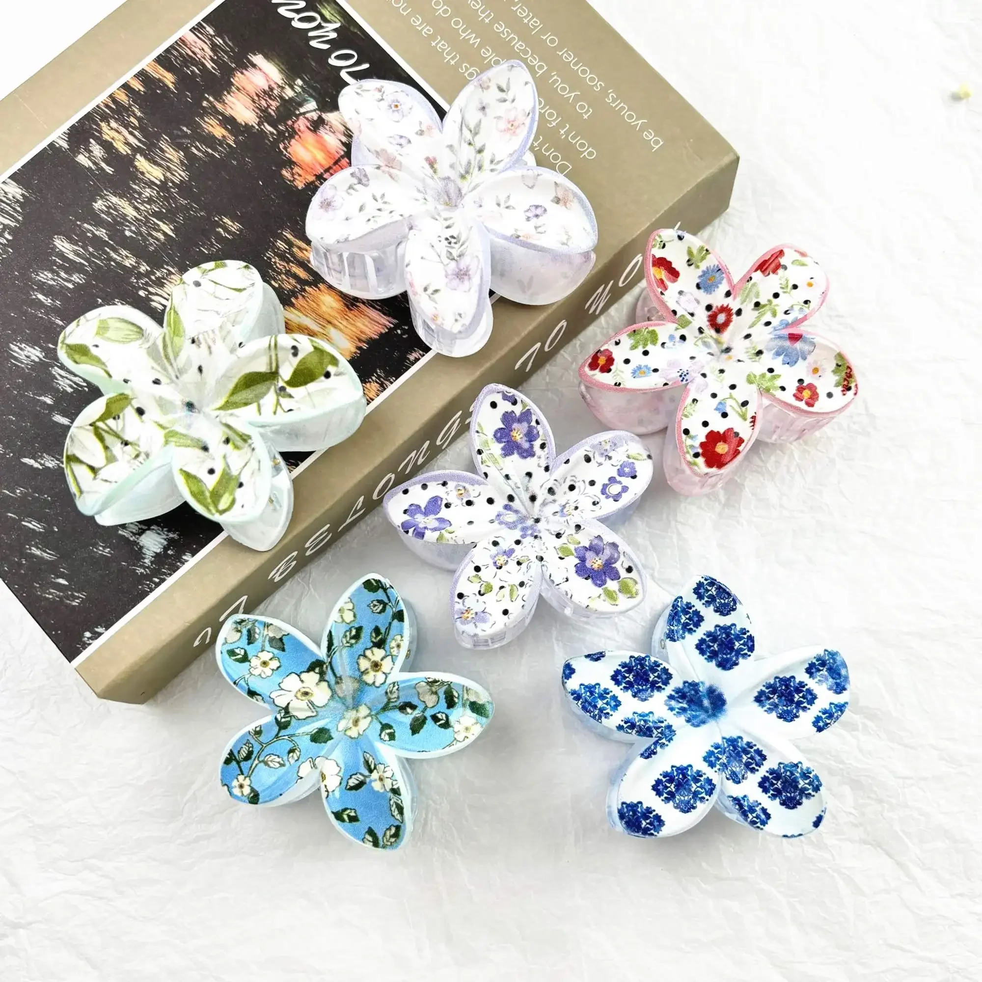 

1pcs/lot 8cm 2025 New Fashion Printed Bauhinia Flower European and American Creative Flower Shark Clip