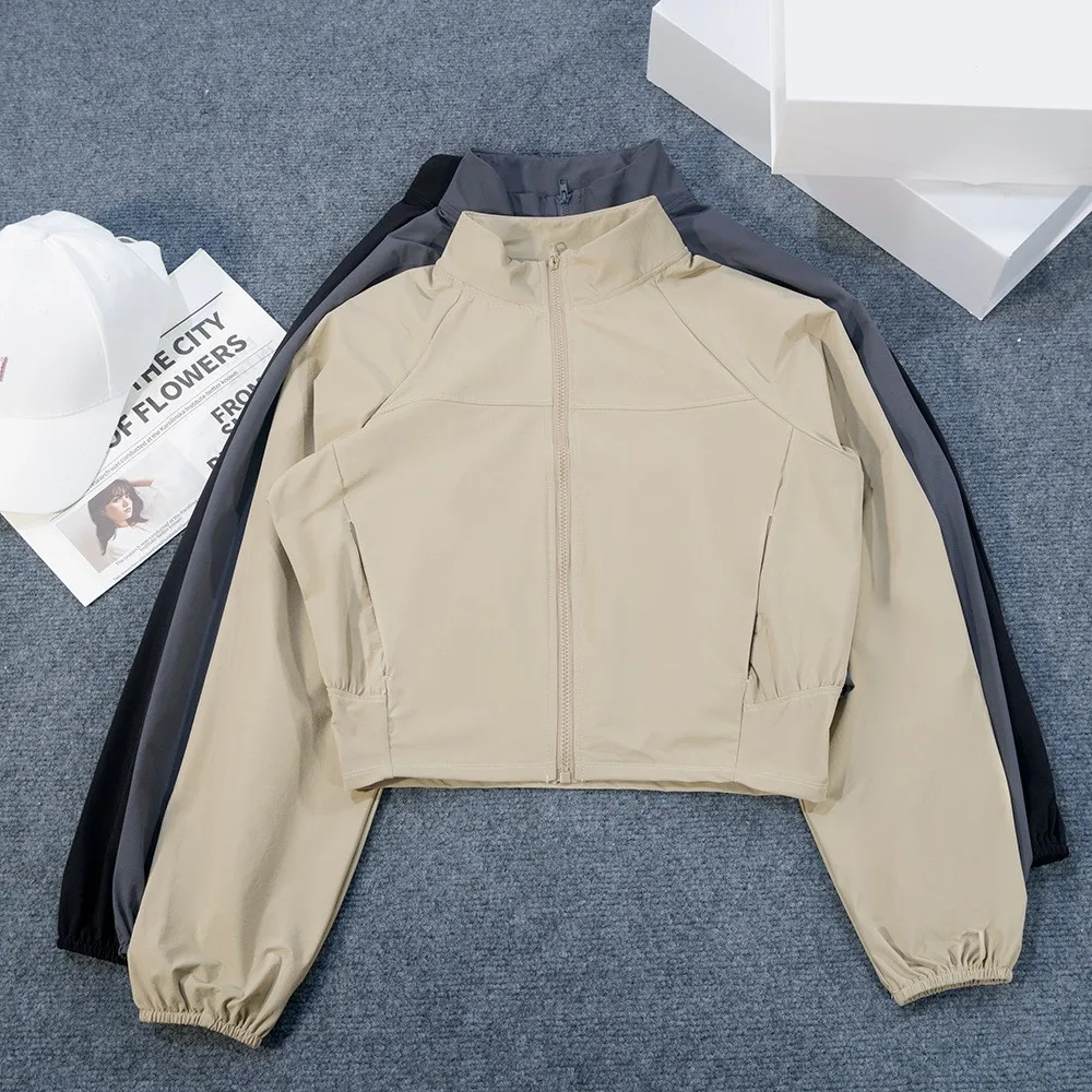 

Спортивная ветрозащитная куртка для йоги в американском стиле с воротником-стойкой, защитой от солнца, дышащая, быстросохнущая, с короткой молнией, для женщин