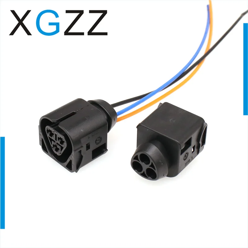 12521437985 is suitable for car logos, BMW ignition coils, 3P plug connectors, and wiring harnesses