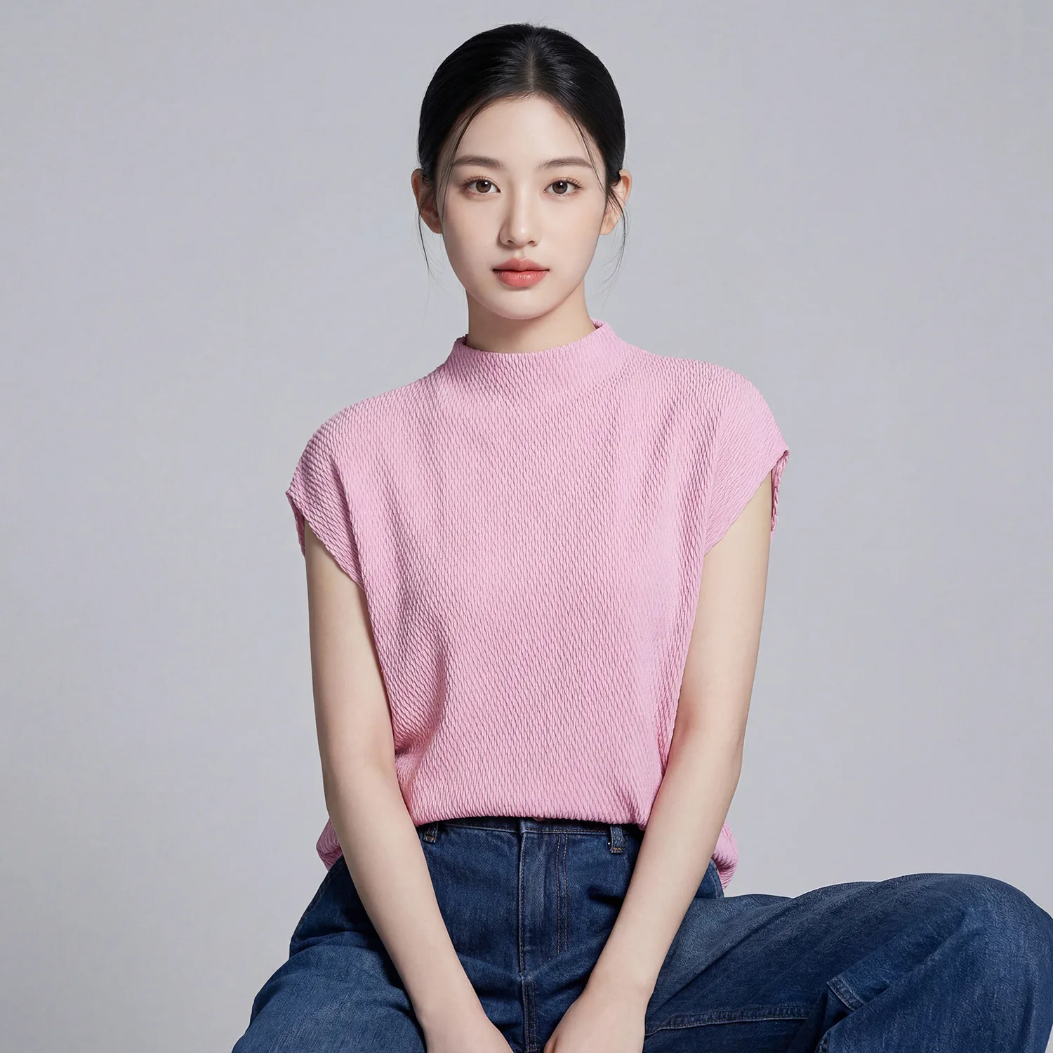 Miyake-style short-sleeved t-shirt for women, loose fit, batwing sleeves, solid color, simple, stylish, versatile pullover.