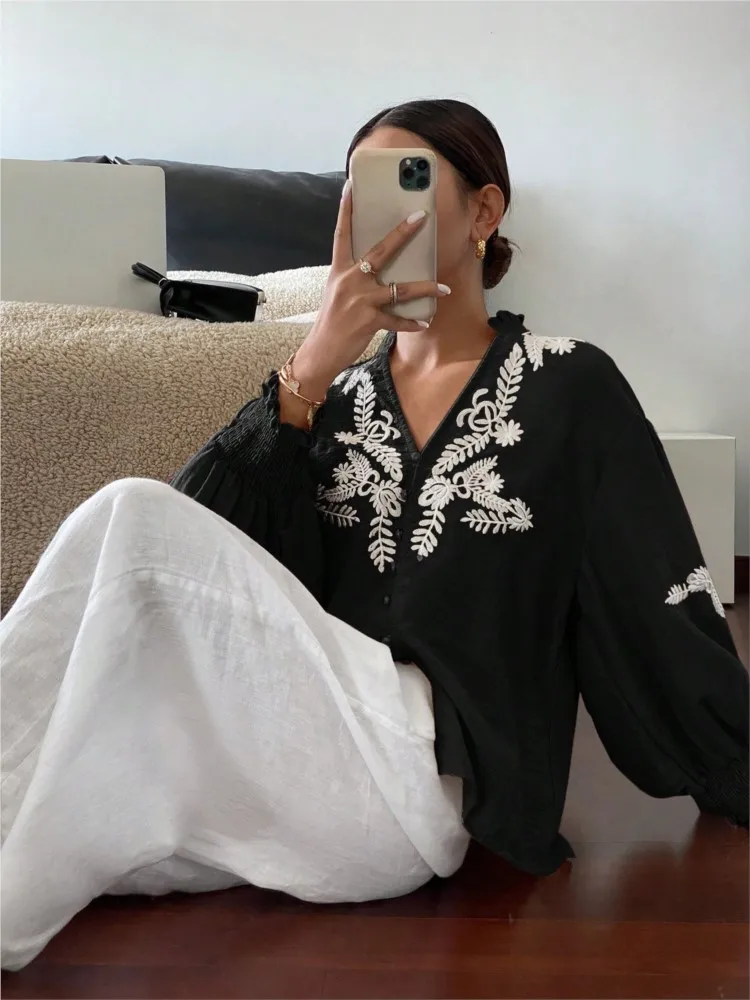 New V-neck Simple Solid Color Embroidered Pearl Single-breasted Lantern Long-sleeved Women's Autumn Comfortable Casual Top