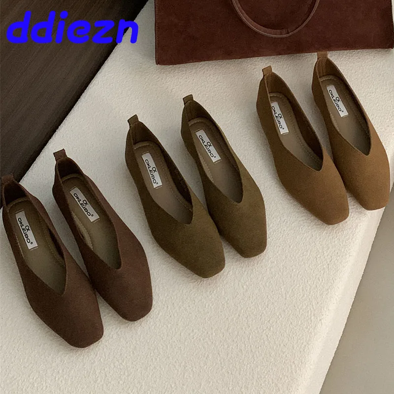 ผู้หญิงรองเท้าใหม่ในปี 2025 หญิงลื่นบนรองเท้าแฟชั่นตื้นสบายๆ Office Lady Flats รองเท้าสไลด์