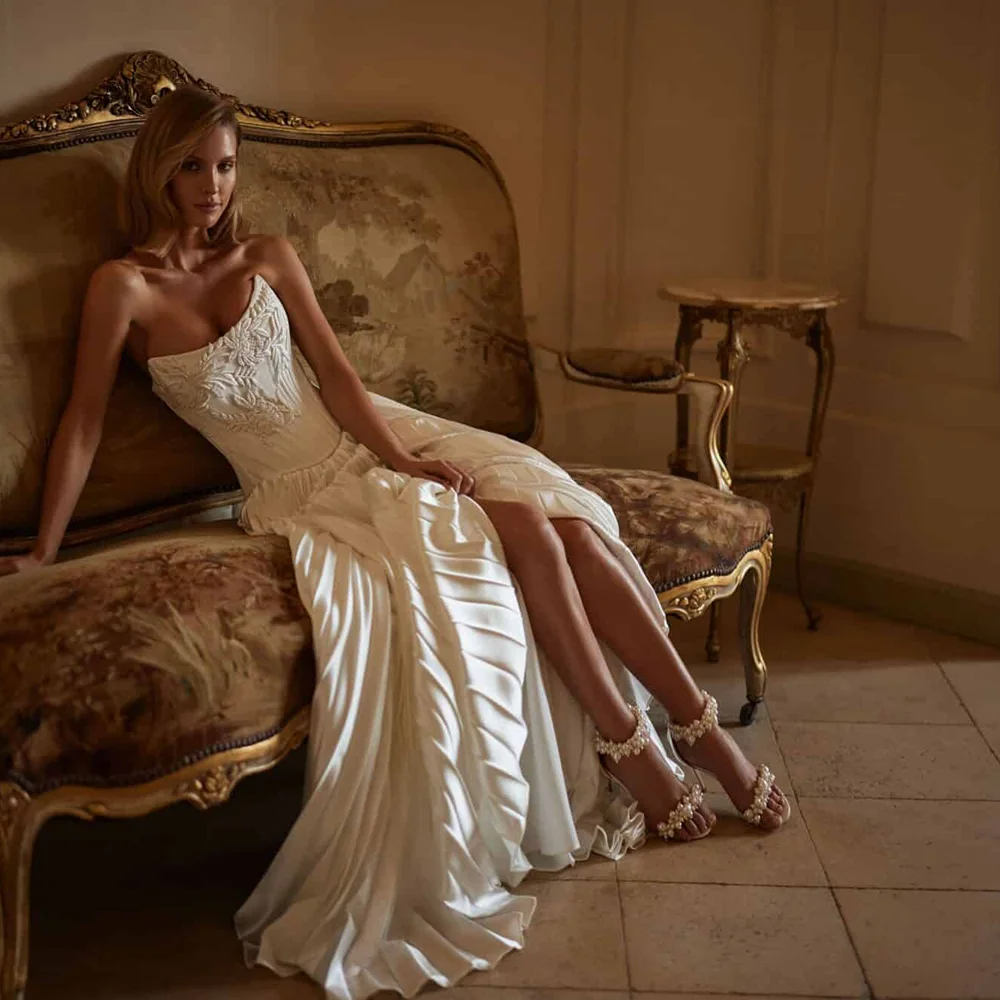 Strapless Satin Wedding Dress Embroidery Corset Bodice Pleated Skirt Lace Up Back A Line Long Bridal Gown Vestido De Novia 2026