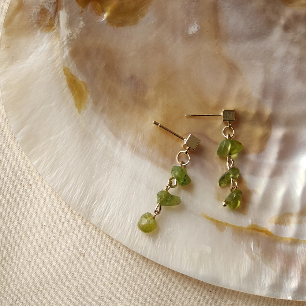 Pendientes de peridoto de piedra Natural para mujer, aretes hechos a mano, accesorios de joyería sencillos de moda, pendiente de piedra de nacimiento de agosto