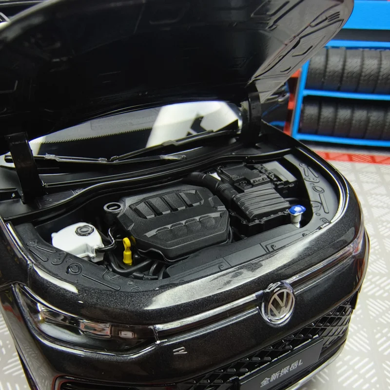 1/18 Całkowicie Nowy Tayron L 2025 SUV Model Samochodu Ze Stopu Metalu Odlewany Pod Ciśnieniem Kolekcja Modeli Samochodów Symulacja Zabawki Dla Dzieci Prezent Dekoracja