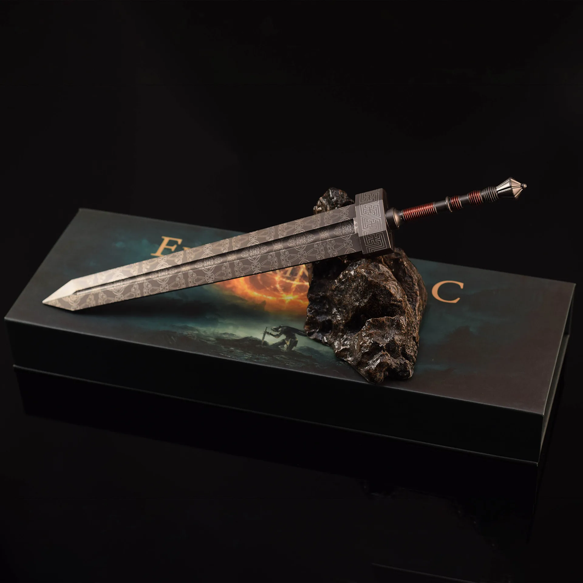 30cm/11.81inch Eldens Weapon Greatsword Damascus Pattern Katana Collectible Gift Box Metal Model Game Ring Peripherals Toy Knife
