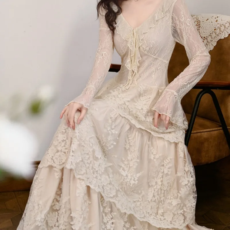 2026 New French Retro Light Wedding Dress Three-Layer Tower Lace Cake Dress Heavy Industry Lotus Leaf Temperament Long Dress
