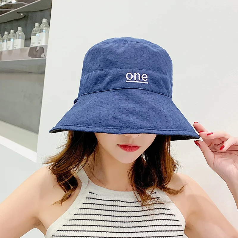 قبعة نسائية 'ONE' مطرزة بحروف على الوجهين من القطن