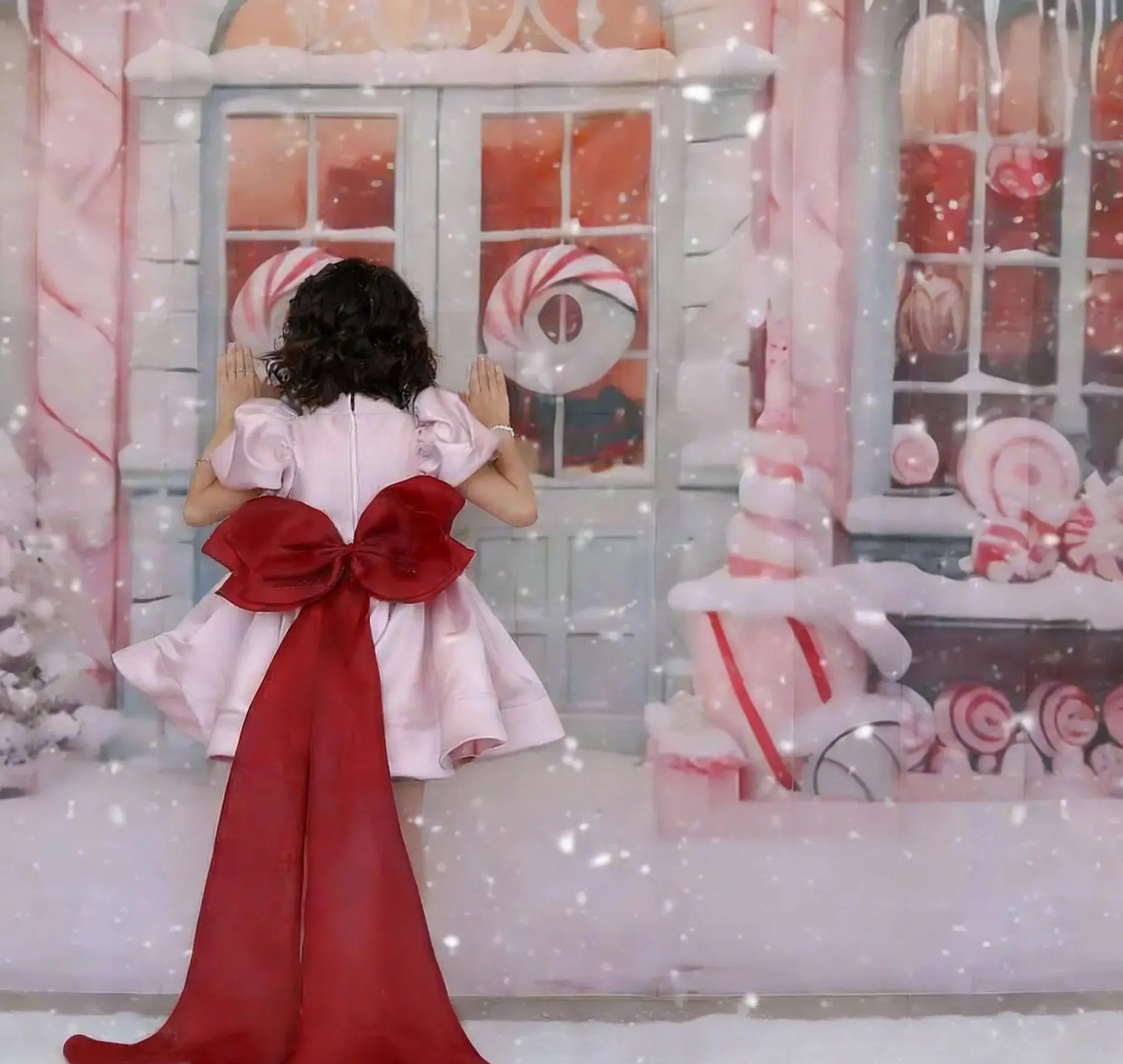 فساتين فتاة الزهور الساتان المخصصة لحفلات الزفاف برقبة عالية مع أقواس حمراء بطول الركبة لعيد ميلاد الفتاة فساتين التواصل الأول