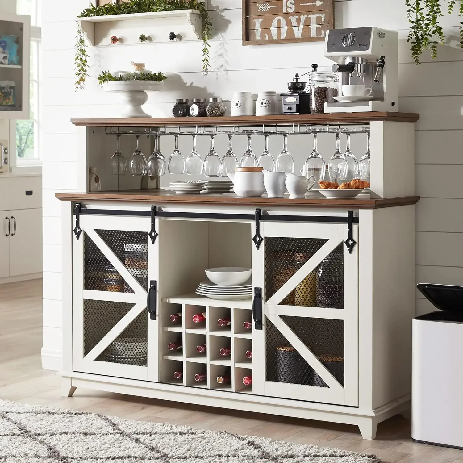 OKD Farmhouse Coffee Bar Cabinet con luci a LED, mobile da Bar per vino da 55 "con porta scorrevole per fienile e portabottiglie e bicchieri, Buffet da cucina