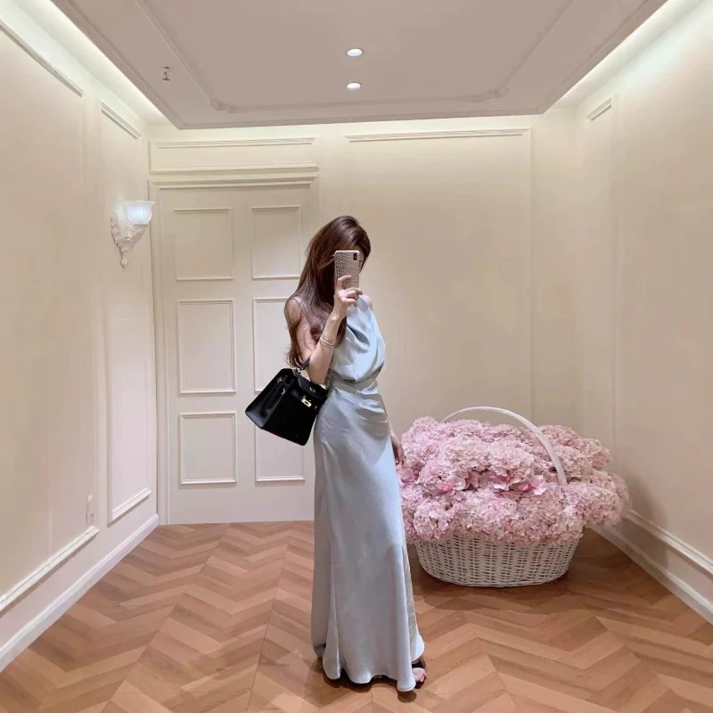 

2026 Temperament High-end Sleeveless Summer New Item Solid Color Waist Cinched Satin Design Sense Dress