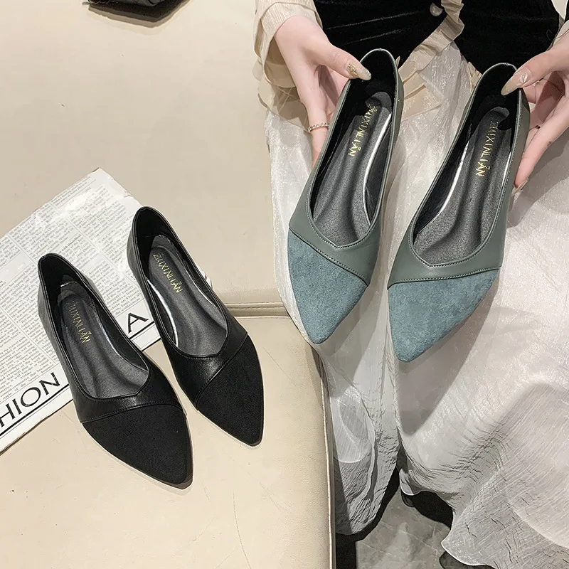 รองเท้าส้นแบนหัวแหลมสไตล์เกาหลีใหม่ ฤดูใบไม้ร่วง-ฤดูหนาว ปี 2025 สำหรับผู้หญิง สไตล์มินิมอลลำลอง เหมาะสำหรับใส่ทำงาน แบบสวม