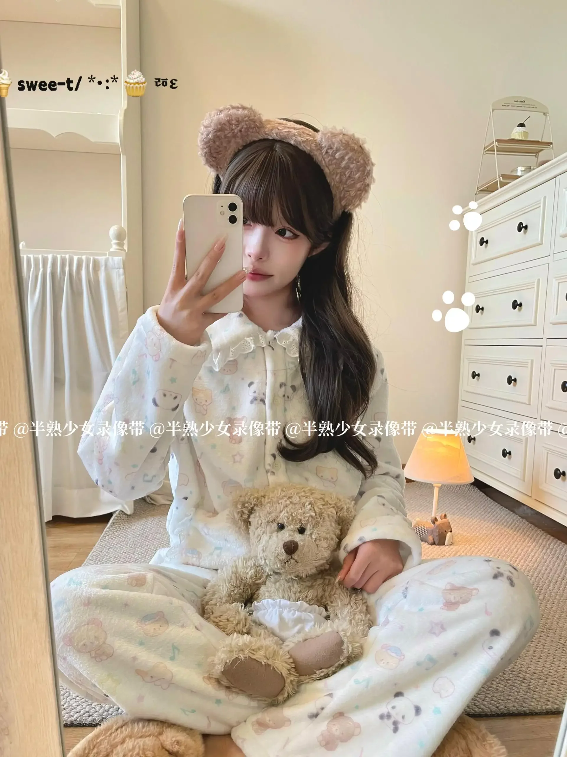 Winter Flannel Loungewear Cute Cartoon Printed Peter Pan Collar Lace Patchwork Single Breasted Pajamas with Pockets Wram