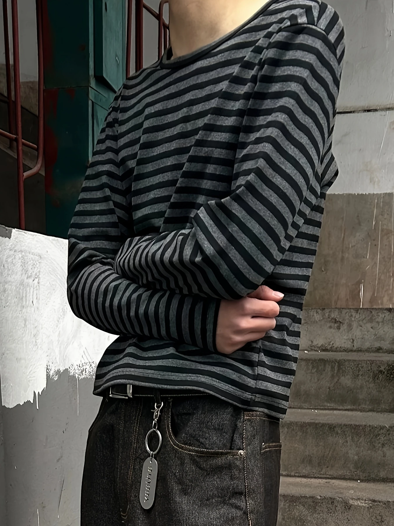 Y2K Retro Black and Gray Striped Short Round Neck Long Sleeved T-shirt Street Style Versatile Casual Top for Men and Women
