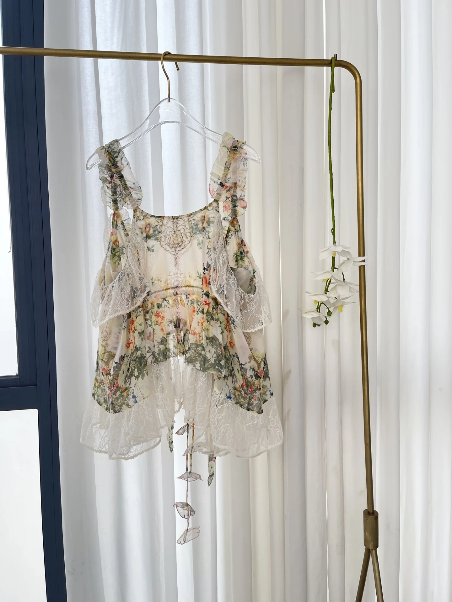 

Women Fashion Green Beige Floral Print Sleeveless Blouse Tops 2025 New Design