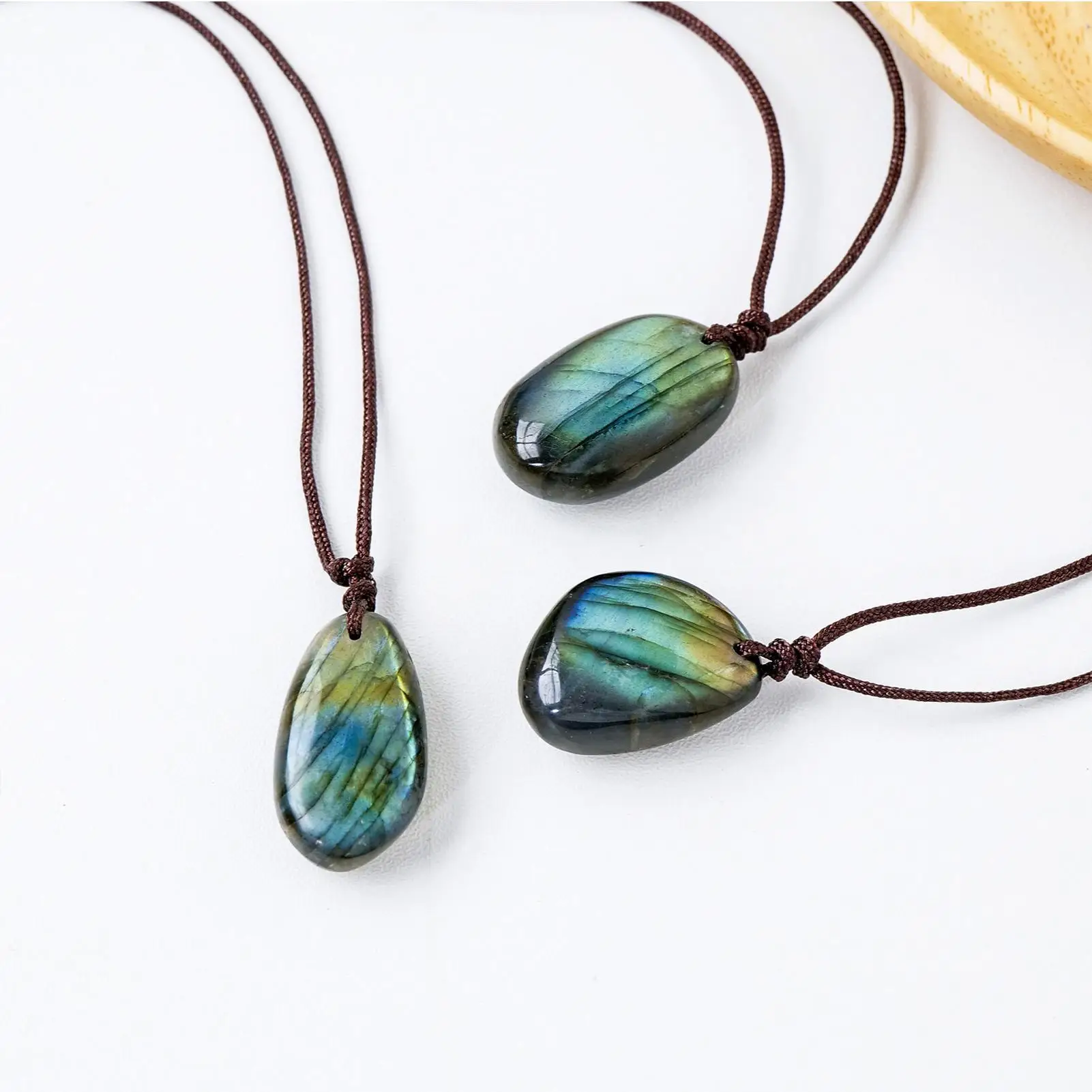 Natural Labradorite Pendant Necklace Healing Crystal Energy Balance LuckyGemstone Pendant Crystal Necklace Rope Charms