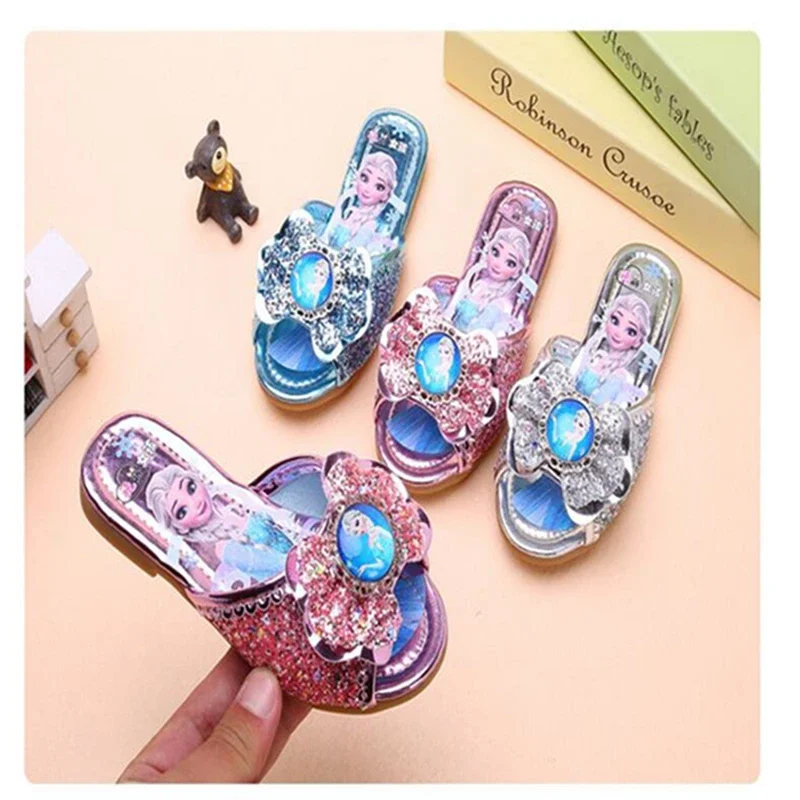 Disney congelado anna elsa meninas verão crianças adorável fundo macio chinelos ao ar livre dos desenhos animados princesa plana crianças não deslizamento buraco sapatos