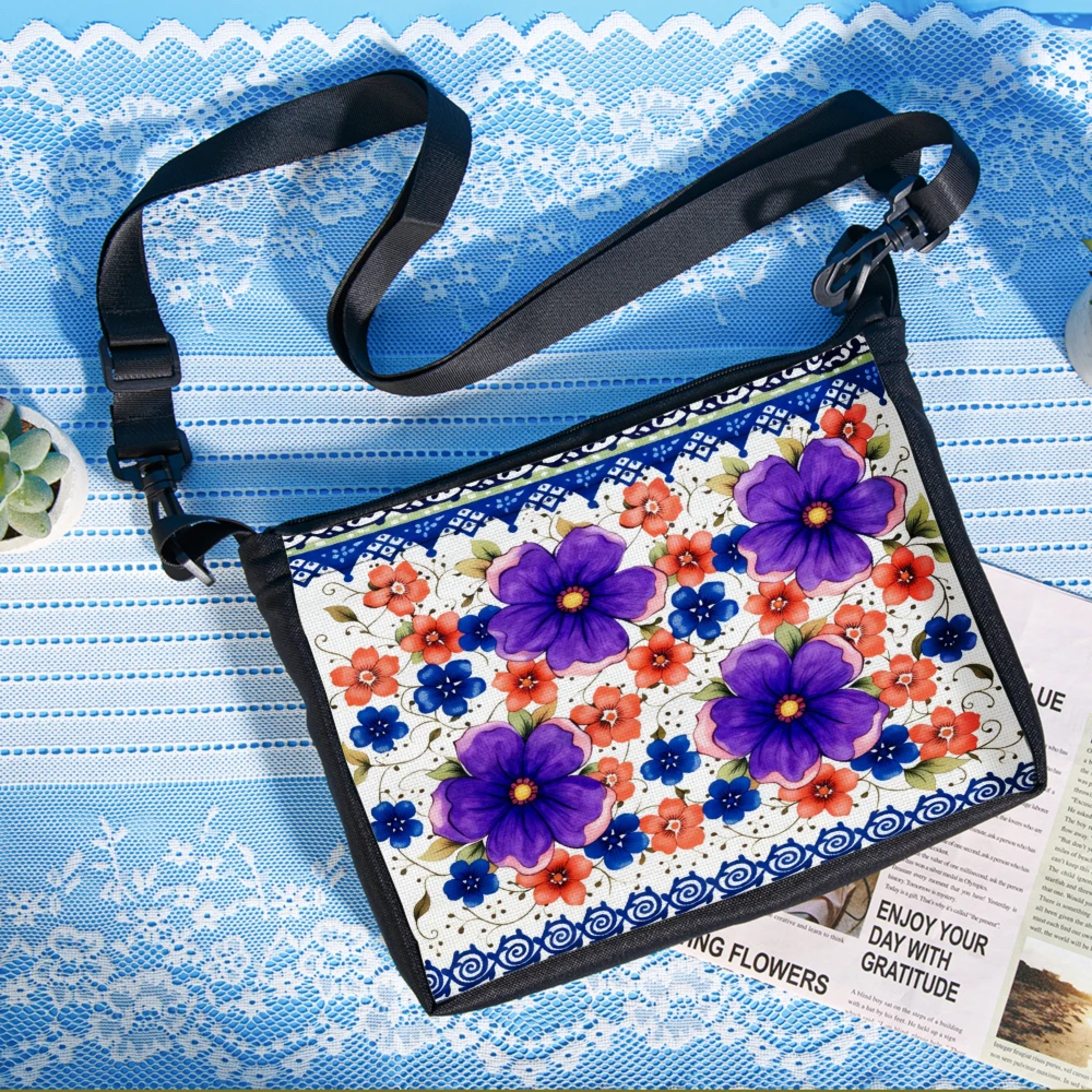 Bolso cruzado con estampado floral para mujer, bolso de hombro con estampado de flores azules, blancas, moradas y naranjas, informal, para viajes al aire libre, 1 ud.