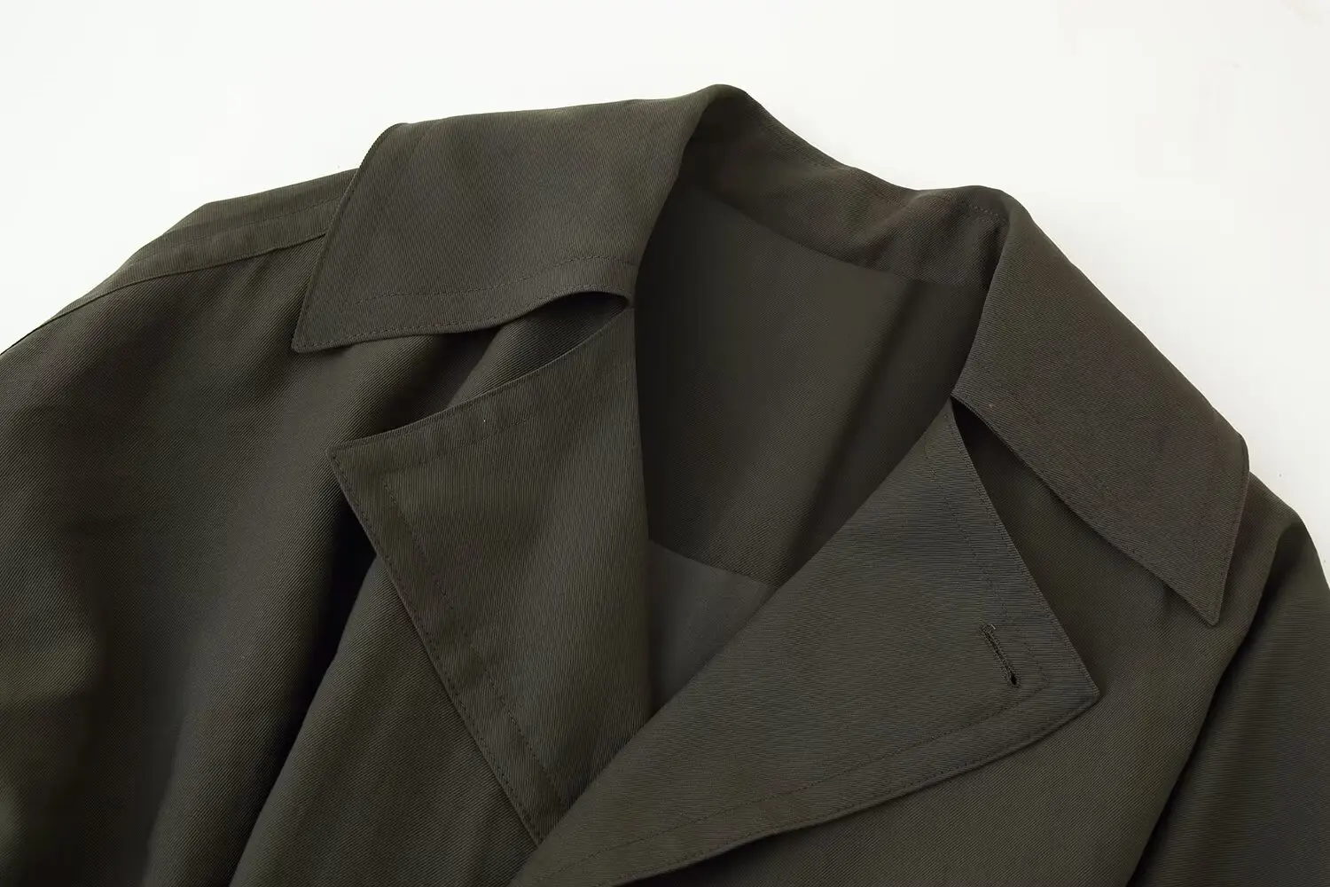 2025, neuer modischer Damen-Mantel, einfarbig, lockerer Mantel mit Taillestrohhalm, eleganter Mantel mit Langarm-Kragen, Gürteltasche, Herbst C