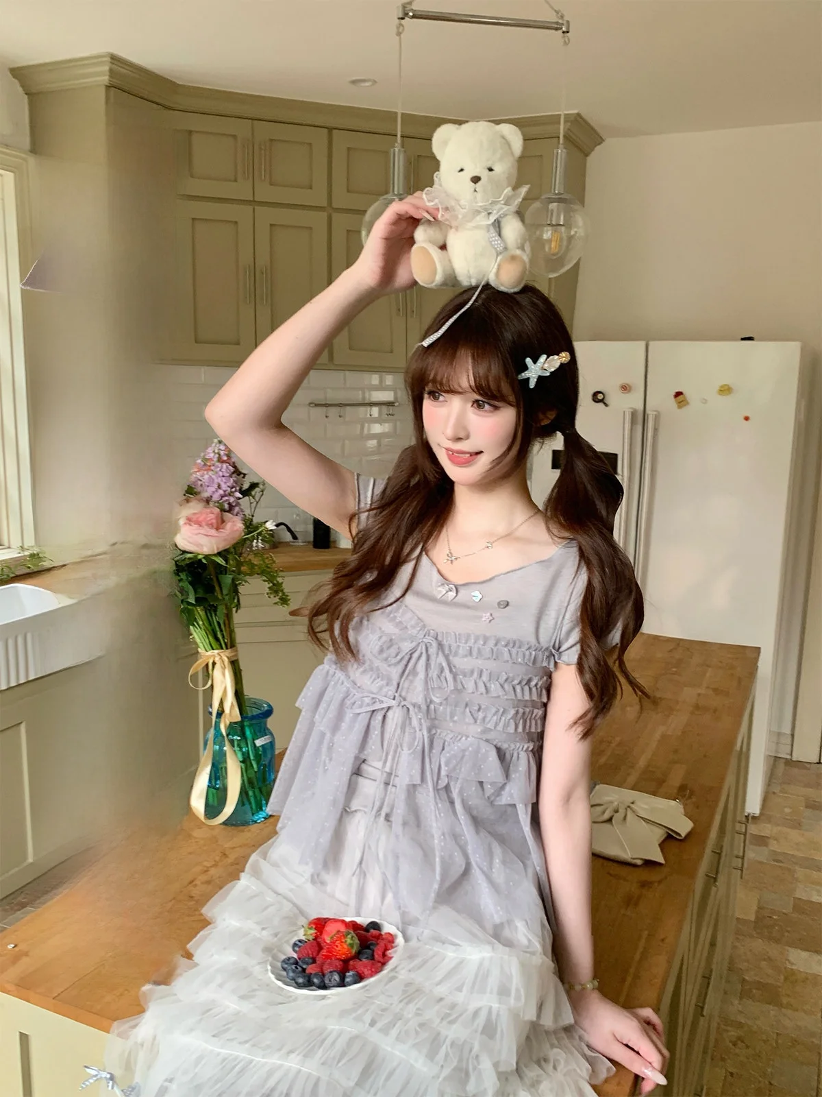 

Комплект из двух предметов BibiBency Sweet Style: кружевная футболка и женский летний жилет с коротким рукавом, сетчатыми вставками и бретелями, из дышащей полиэстеровой ткани